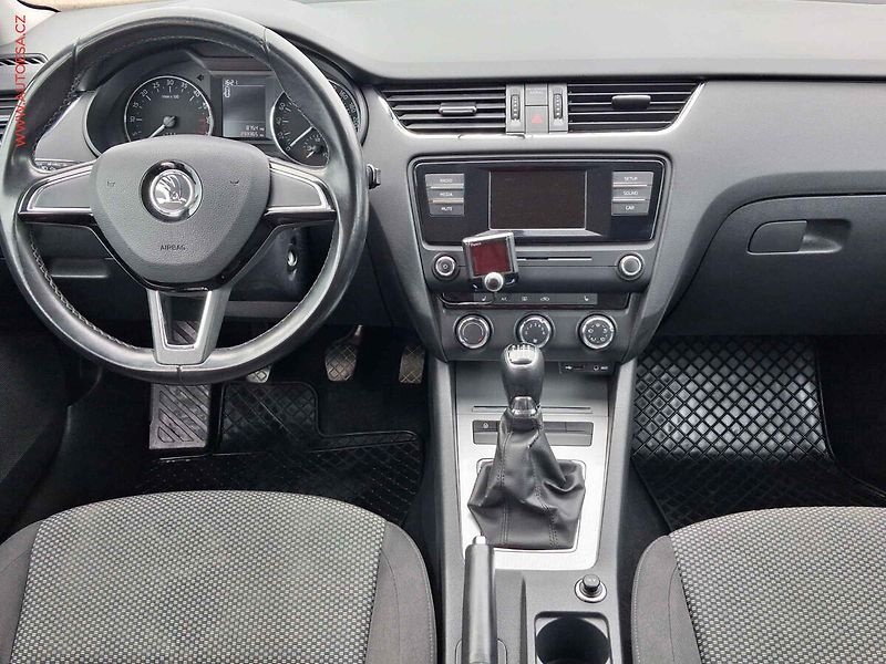 Škoda Octavia (2015) 2.0 TDi, ČR, AC, výhřev sed - fotka 8 z 19