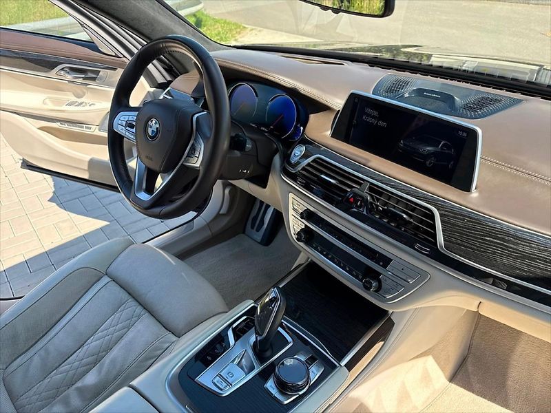 BMW Řada 7 740Ld M-Paket xDrive Panorama - fotka 12 z 20