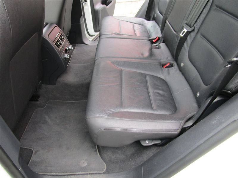 Volkswagen Touareg 3.0TDi V6  R-Line, 4x4, Bi-Xen - fotka 32 z 48
