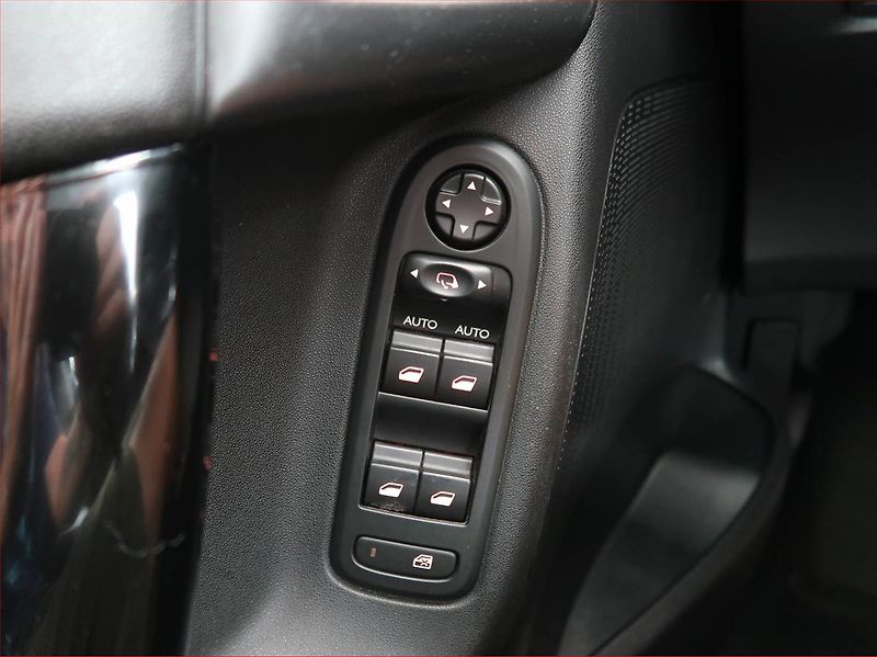 Citroën C3 (2016) Exclusive 1.2 VTi, Navi - fotka 16 z 18