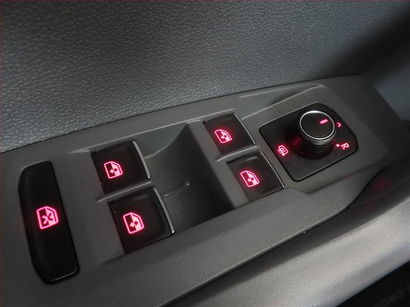 Volkswagen T-Cross (2019) 1.0 TSI, Automat, ČR,1.maj - fotka 15 z 15