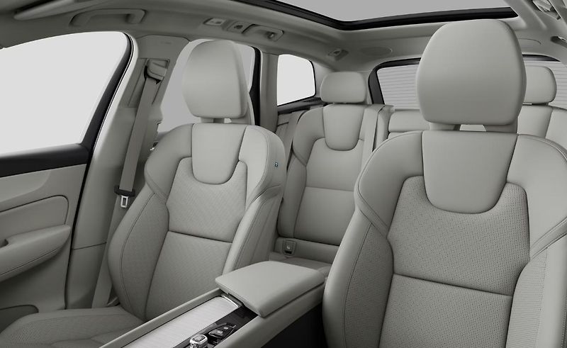 Volvo XC60 (2026) B5 Mild hybrid Ultra Bright - fotka 11 z 15