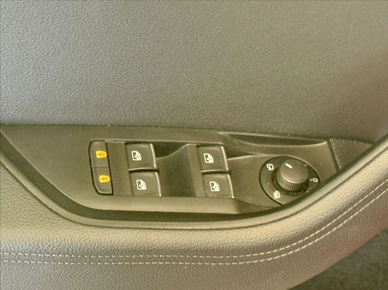 Škoda Superb 2,0 TDI COMBI DSG L&K 147KW - fotka 15 z 21