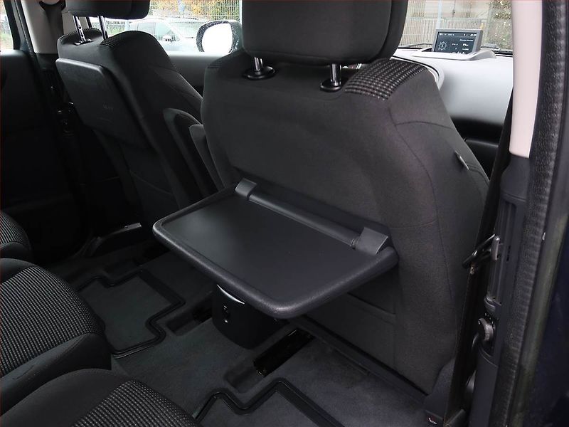 Peugeot 5008 (2014) 1.6 HDi, Automat, po STK - fotka 18 z 18