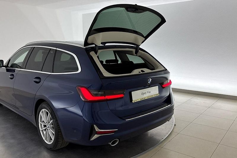 BMW Řada 3 320d xDrive - fotka 9 z 27