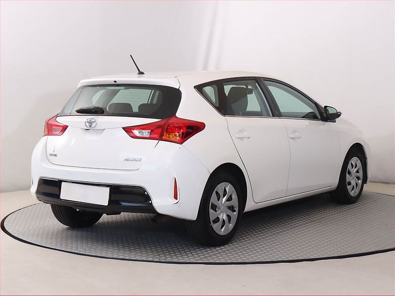 Toyota Auris (2013) 1.3 Dual VVT-i, Park. senzory - fotka 5 z 15