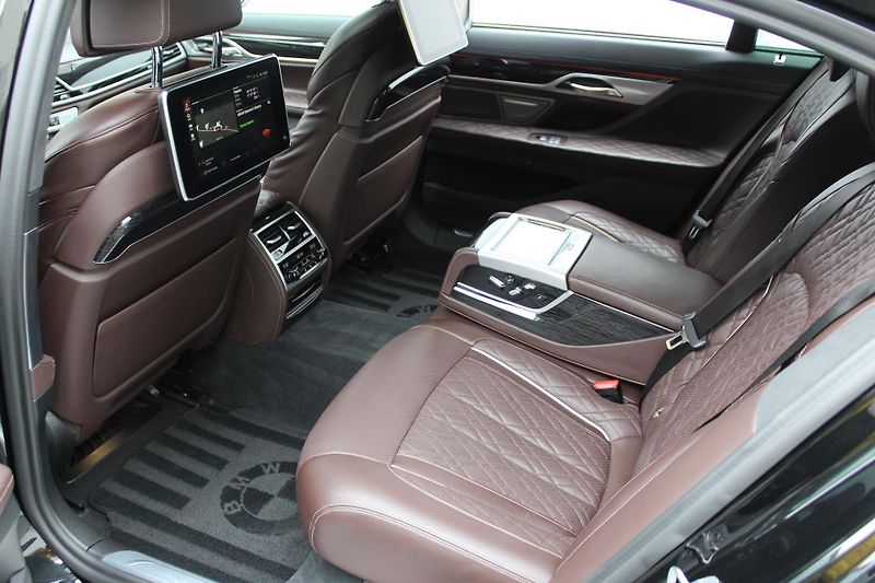 BMW Řada 7 740Ld xDrive Sedan - fotka 12 z 29