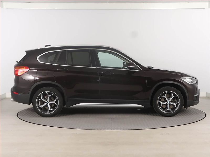 BMW X1 (2018) xDrive20i, 4X4, Automat - fotka 6 z 19