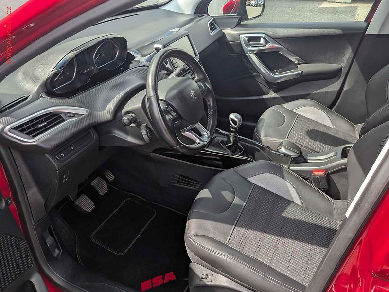 Peugeot 2008 (2018) 1.6 Blue HDi, 1.maj,ČR - fotka 9 z 14