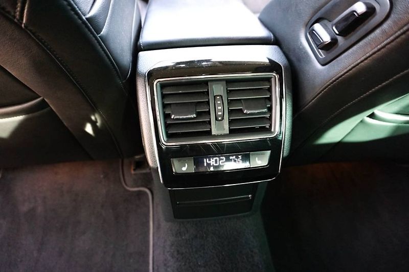 Škoda Superb (2016) STYLE PLUS 2,0 TDI 110 kW - fotka 29 z 53