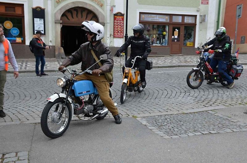 Přehlídka i start ve Velvarech. Finále bylo ve Slaném.