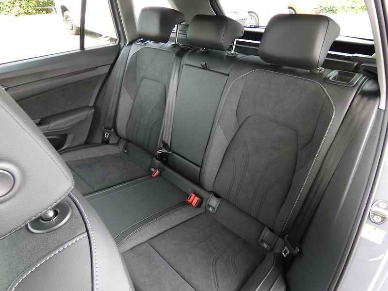 Volkswagen Golf Variant Style 2,0 TDI 110 kW 7 - fotka 23 z 30