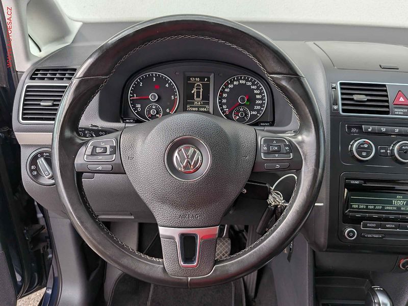 Volkswagen Touran (2013) 2.0TDi, 1.maj, Panorama, AC - fotka 15 z 16