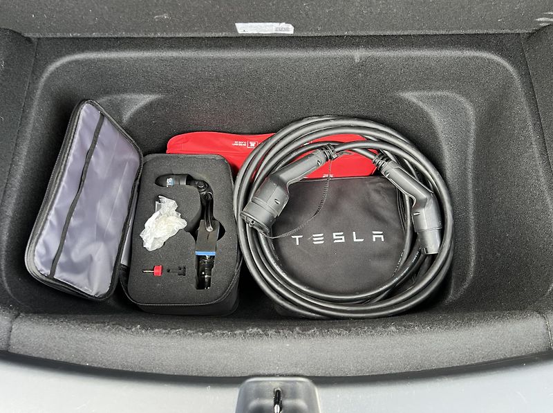 Tesla Model Y Long Range, Tažné, 90% SOH - fotka 21 z 21