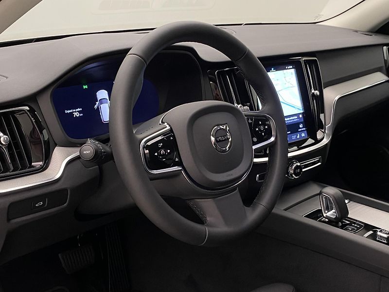Volvo V60 (2026) B4 AUT DARK PLUS - fotka 4 z 61