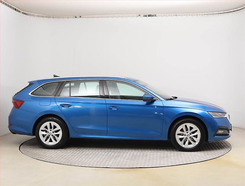 Škoda Octavia (2023) 2.0 TDI - fotka 6 z 24