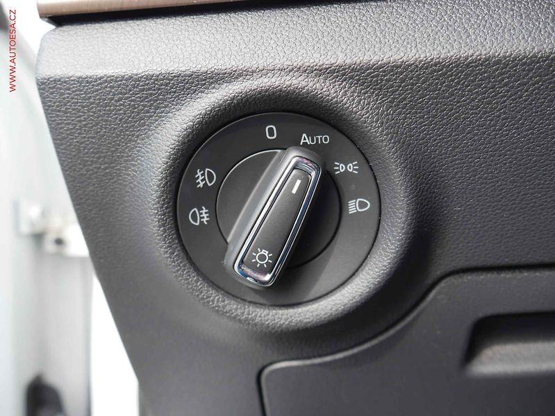 Škoda Scala (2020) 1.5TSi, ČR, DSG, bixen, park - fotka 15 z 17