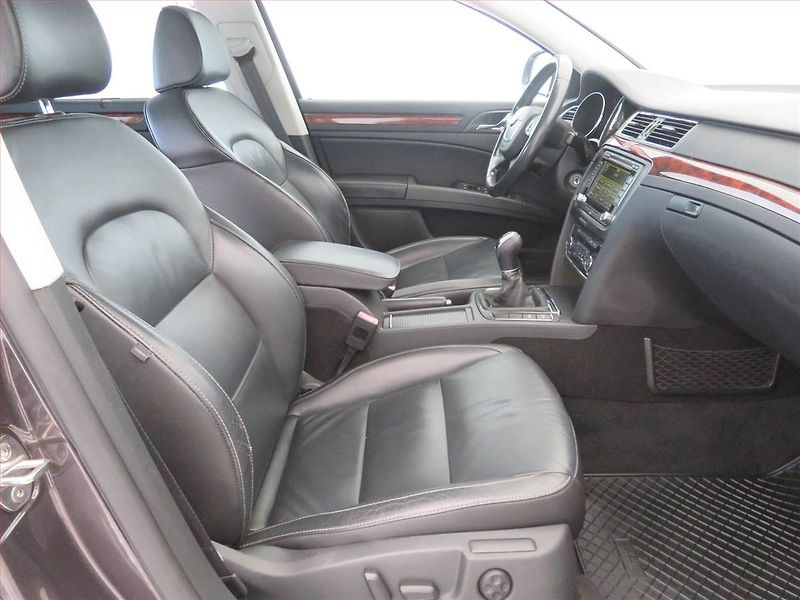 Škoda Superb (2010) Elegance 2.0 TDI, Navi, Xenony - fotka 9 z 16