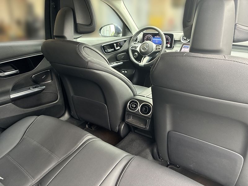 Mercedes-Benz Třídy C 300e 4MATIC EQ - fotka 17 z 18