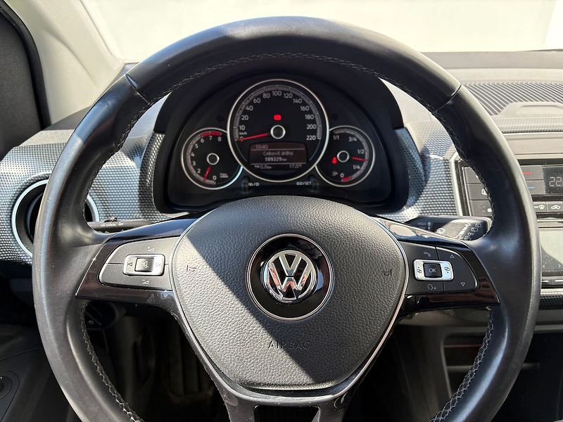 Volkswagen up! 1.0, 55kW, Klima, Výhřevy - fotka 7 z 15