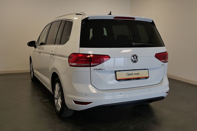 Volkswagen Touran - fotka 7 z 22