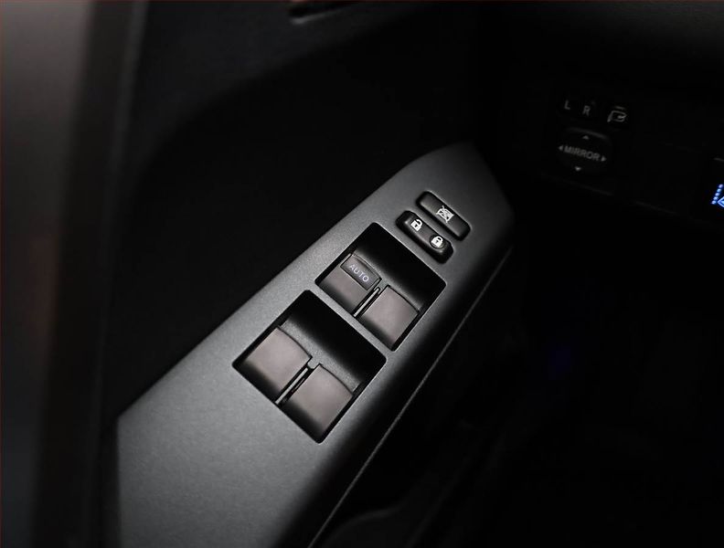Toyota RAV4 (2017) 2.5 Hybrid - fotka 15 z 17