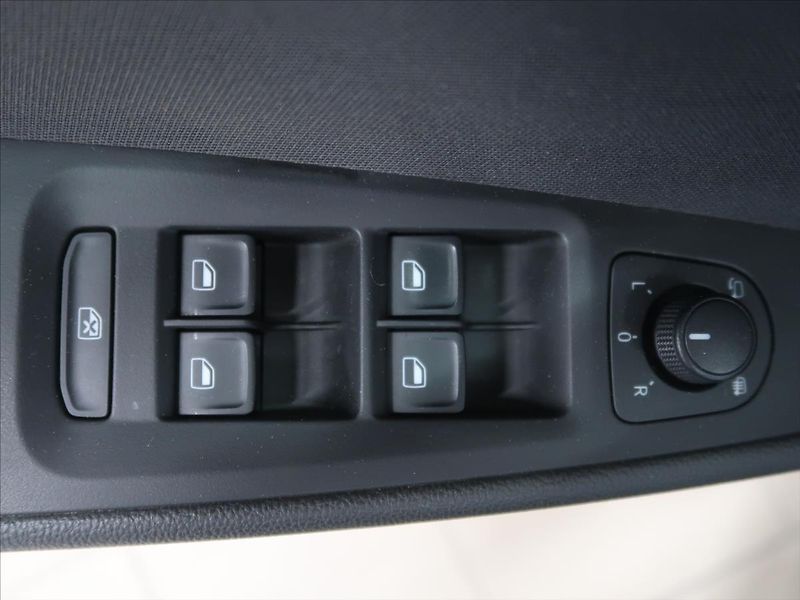 Seat Leon 2,0 TDI 110KW DSG Stylance - fotka 16 z 33