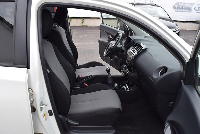 Toyota Urban Cruiser (2011) 1.4 66kw D4D AWD SOL-HIGH - fotka 31 z 40
