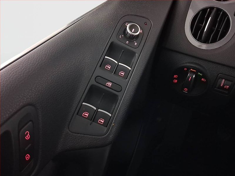 Volkswagen Tiguan (2014) 2.0 TDI, 4X4, Serv.kniha - fotka 18 z 22