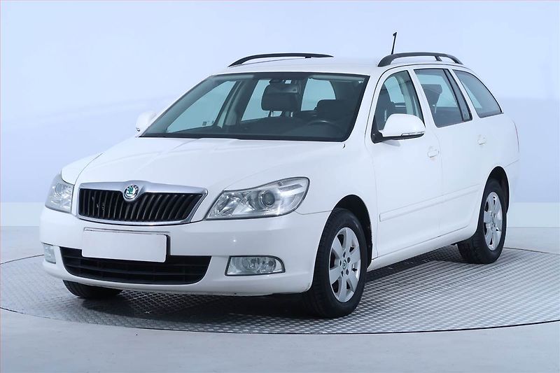 Škoda Octavia (2012) 1.6 TDI, Tempomat - fotka 2 z 17
