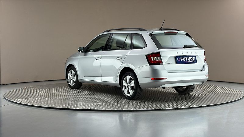 Škoda Fabia 1.0 TSI Ambition Combi - fotka 2 z 24