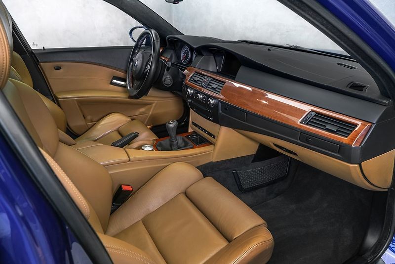 BMW M5 V10 5.0 manuál - fotka 12 z 23