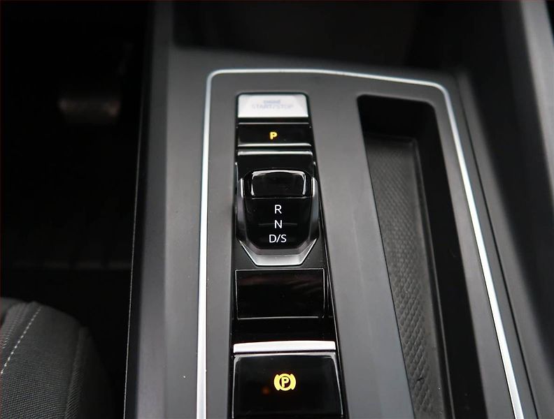 Volkswagen Golf (2023) Life 2.0 TDI, Automat - fotka 13 z 23