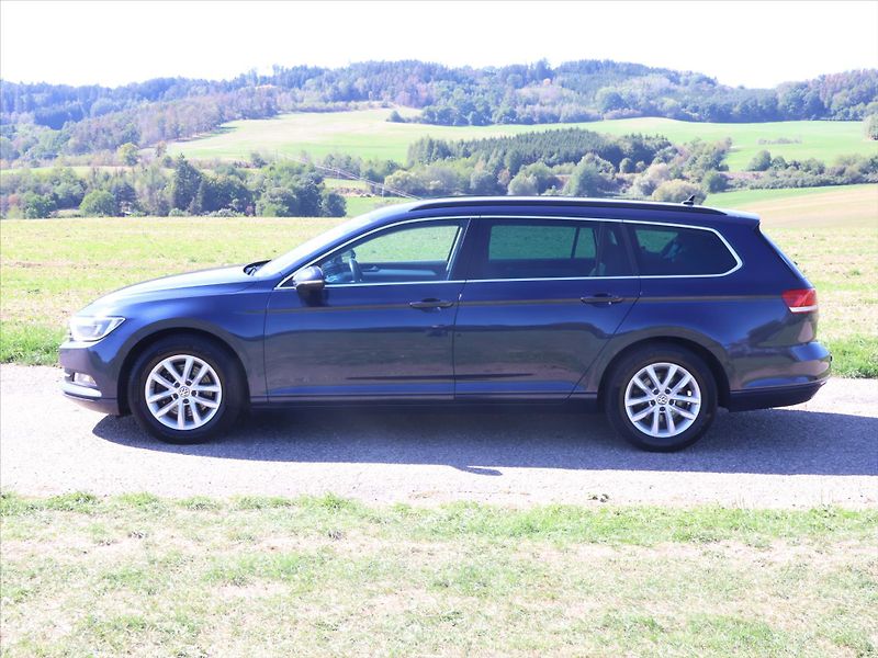 Volkswagen Passat 2.0 TDI 110kW Comfortline - fotka 4 z 33
