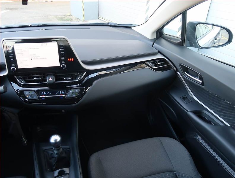 Toyota C-HR (2021) 1.2 Turbo, Serv.kniha - fotka 8 z 20