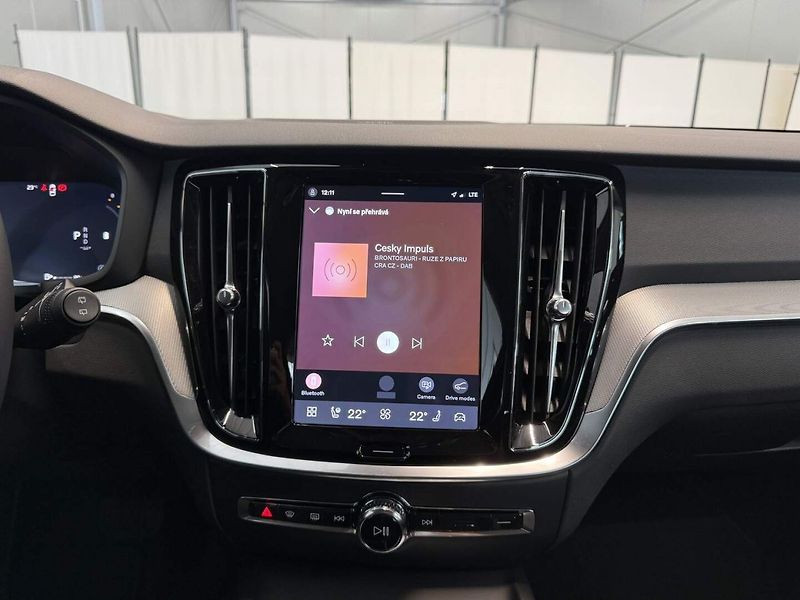 Volvo V60 (2026) B4 2.0L 197+14 HP AT7 FWD PLUS - fotka 11 z 24