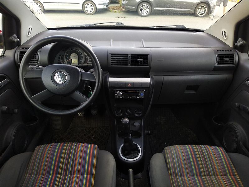 Volkswagen Fox (2006) 1.2 40 kW, nová STK - fotka 5 z 7