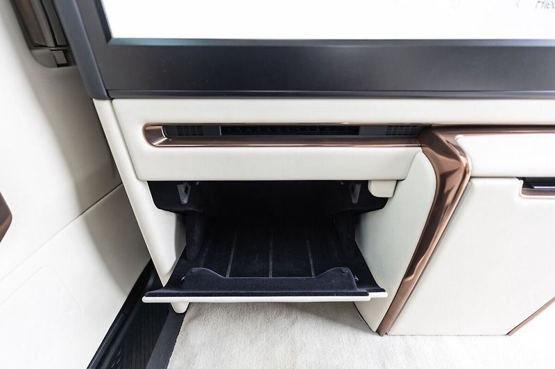 Lexus LM 350h  350H 2,5 HEV Luxury VIP Amonit - fotka 25 z 39