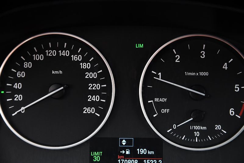 BMW Řada 3 318d (2.0) 6st, NAVI, ALU, PDC - fotka 15 z 51