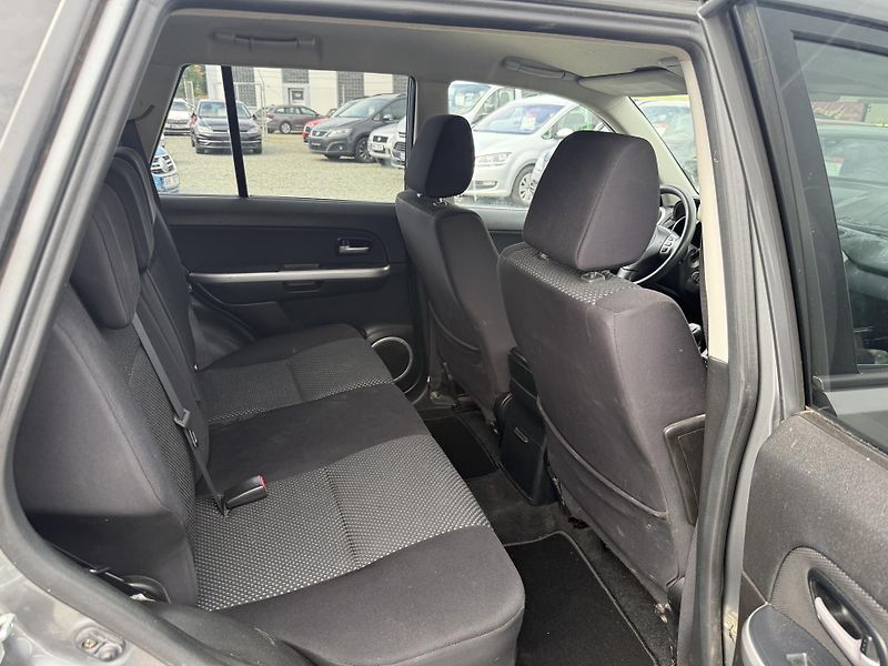 Suzuki Grand Vitara 2.0 16V 4x4  - fotka 11 z 13