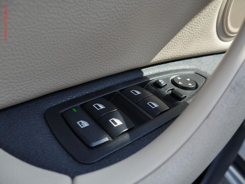 BMW X1 (2015) 2.0 d, 2.maj,ČR, X-Line, AT - fotka 20 z 26