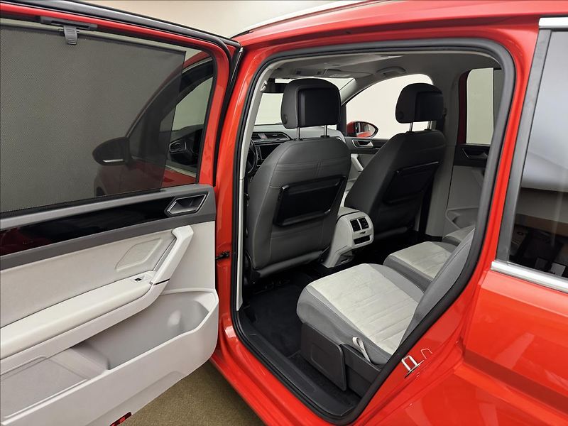 Volkswagen Touran 1,4 TSi 110kW DSG ACC 5MÍST CZ - fotka 35 z 44