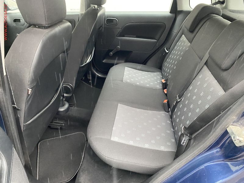 Ford Fiesta (2004) 1.3 i, Klima - fotka 9 z 11