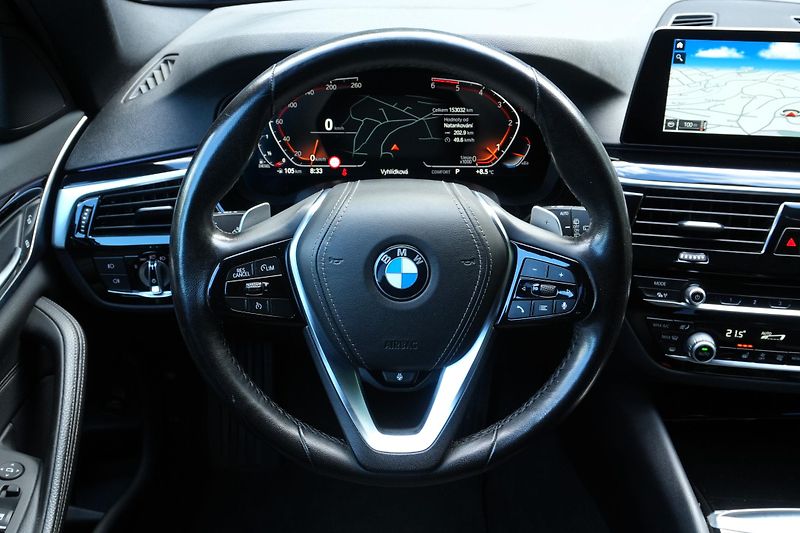 BMW Řada 5 530d xDrive, Kamera, ČR, Hi-Fi - fotka 18 z 40