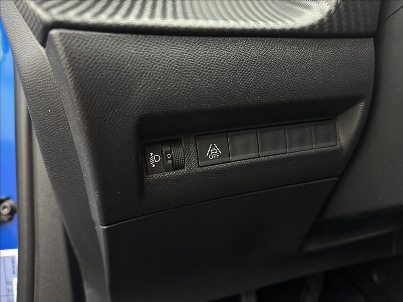 Peugeot 2008 1,5 HDi ACTIVE LED SENZORY ČR - fotka 8 z 36