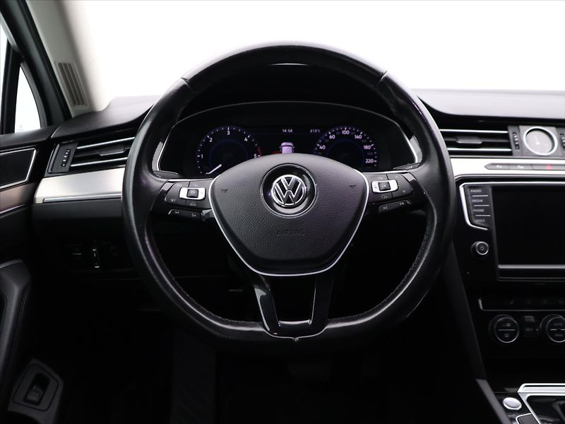 Volkswagen Passat 2,0 TDI 140k DSG Highline CZ - fotka 15 z 27