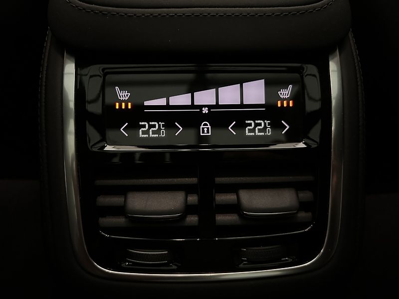 Volvo XC90 2.0 T8 4x4 ULTRA BRIGHT - fotka 30 z 34