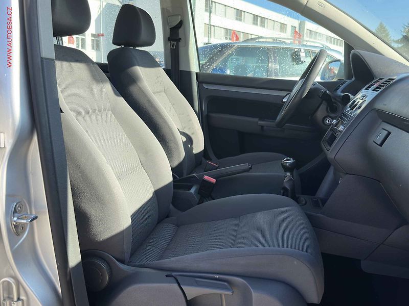 Volkswagen Touran (2009) 1.9TDi, AC, temp - fotka 11 z 16