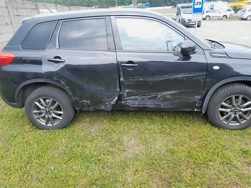 Suzuki Vitara 1,6 VVT Serviska 2x klíč - fotka 9 z 23