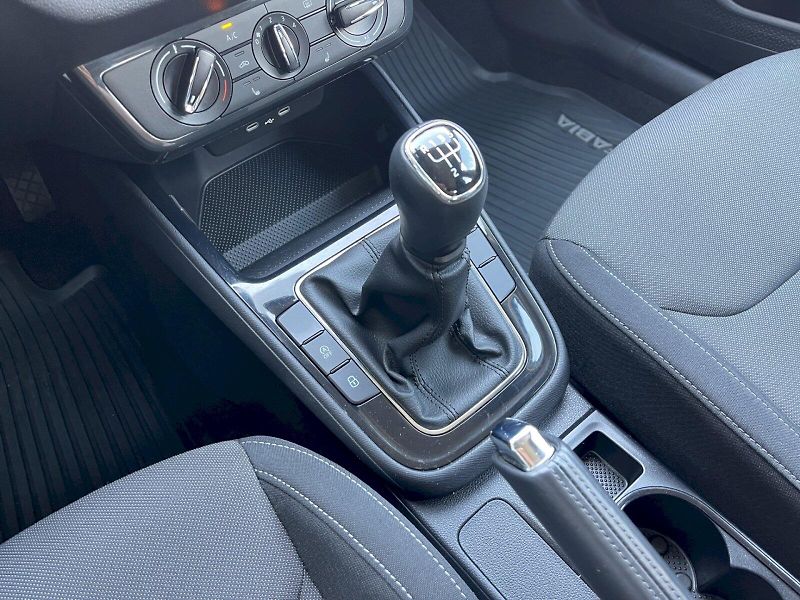 Škoda Fabia (2023) 1.0 TSI 70kW Ambition Plus - fotka 11 z 30